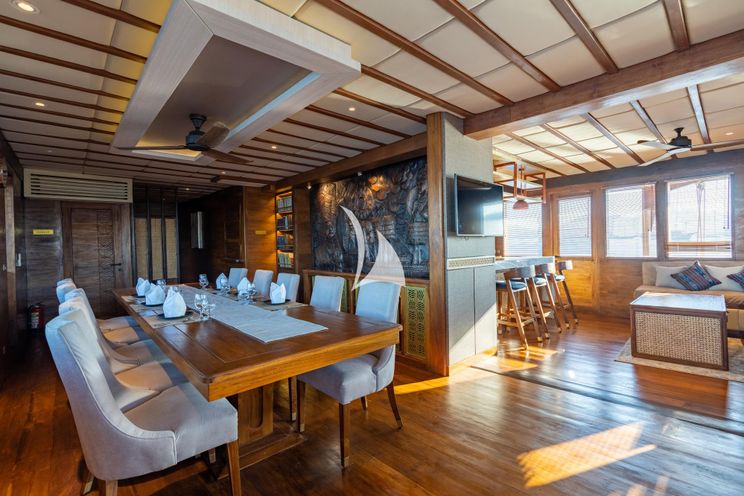 Charter Yacht THE MAJ OCEANIC - Phinisi 47m - 7 Cabins - Labuan Bajo - Komodo - Sorong - Raja Ampat - Indonesia