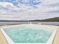 ELEMENT - fly bridge jacuzzi ELEMENT - fly bridge jacuzzi