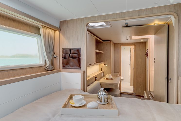 Charter Yacht Lagoon 39 -4 + 2 Cabins - Athens