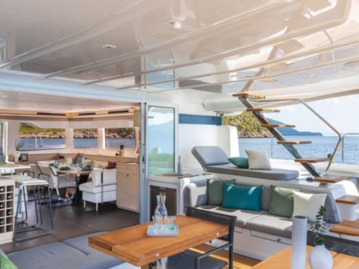 CATWALK I Lagoon 50 - Aft Deck Seating CATWALK I Lagoon 50 - Aft Deck Seating