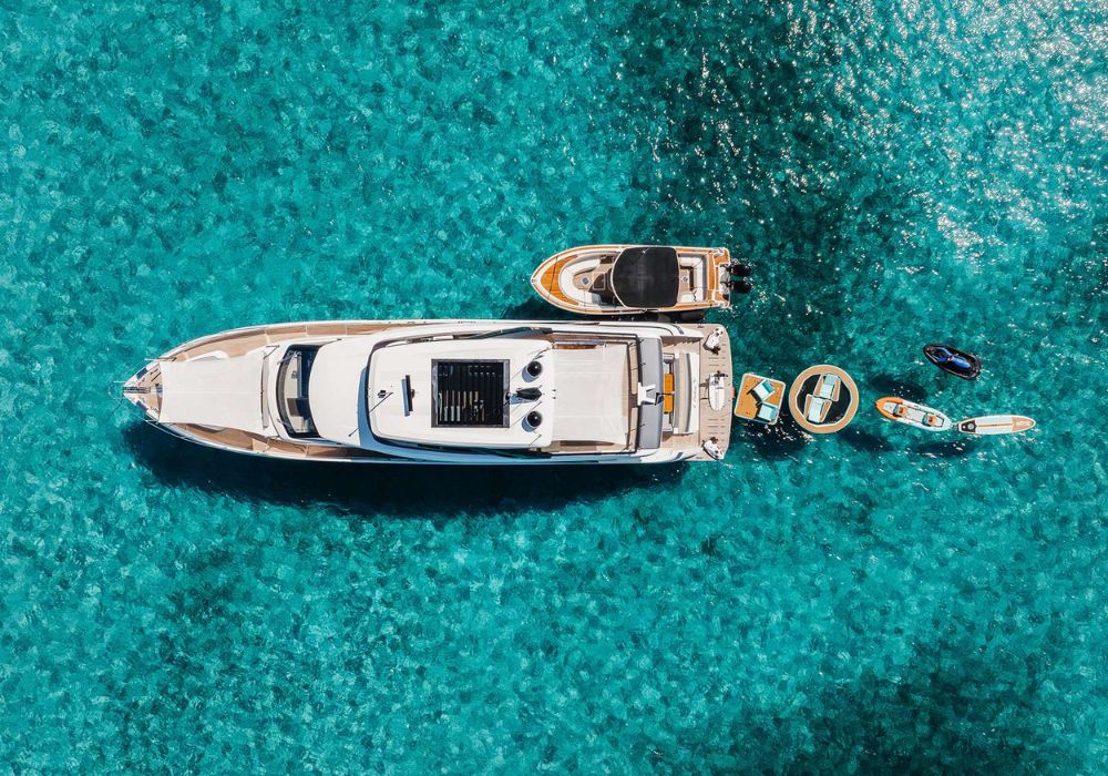 Luxury Crewed Motor Yacht,5 PALMS