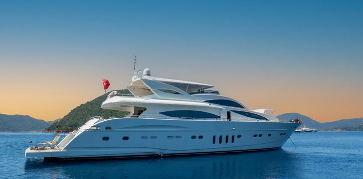 Luxury Crewed Motor Yacht in the BVI