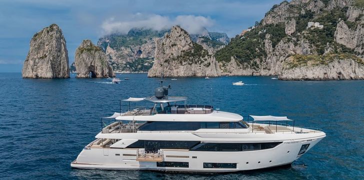 Discovering Capri by cruise