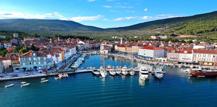 Cres Town,Croatia Motor Yacht Charter
