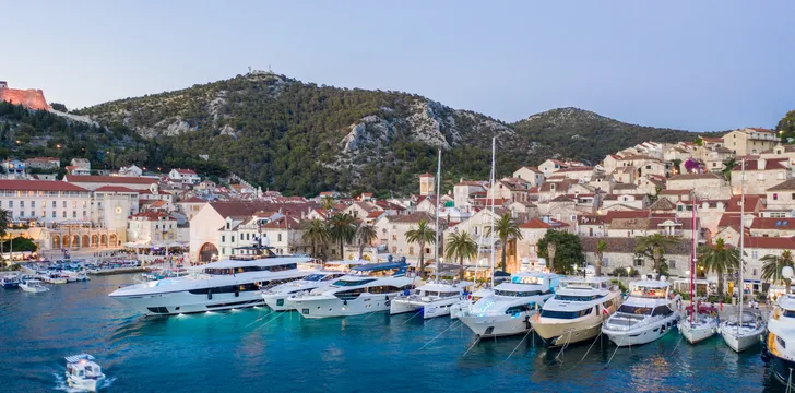 crewed motor yacht charter croatia