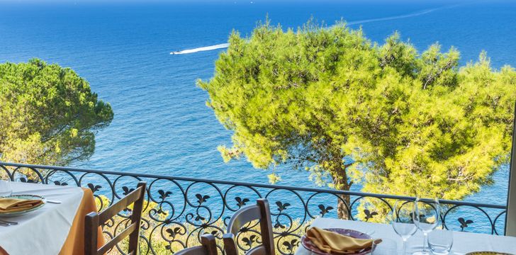 Positano dining