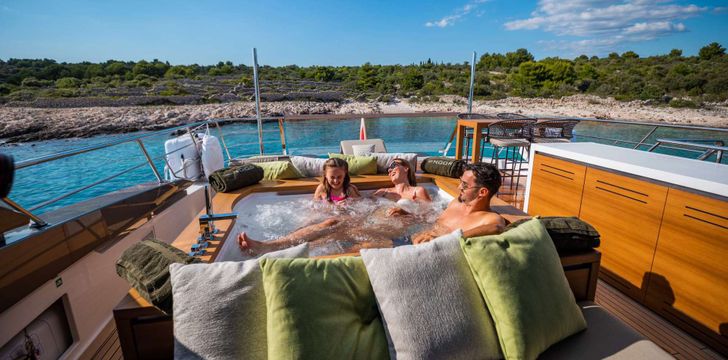 NOOR II Jacuzzi Aft-Deck,Croatia Motor Yacht Vacation