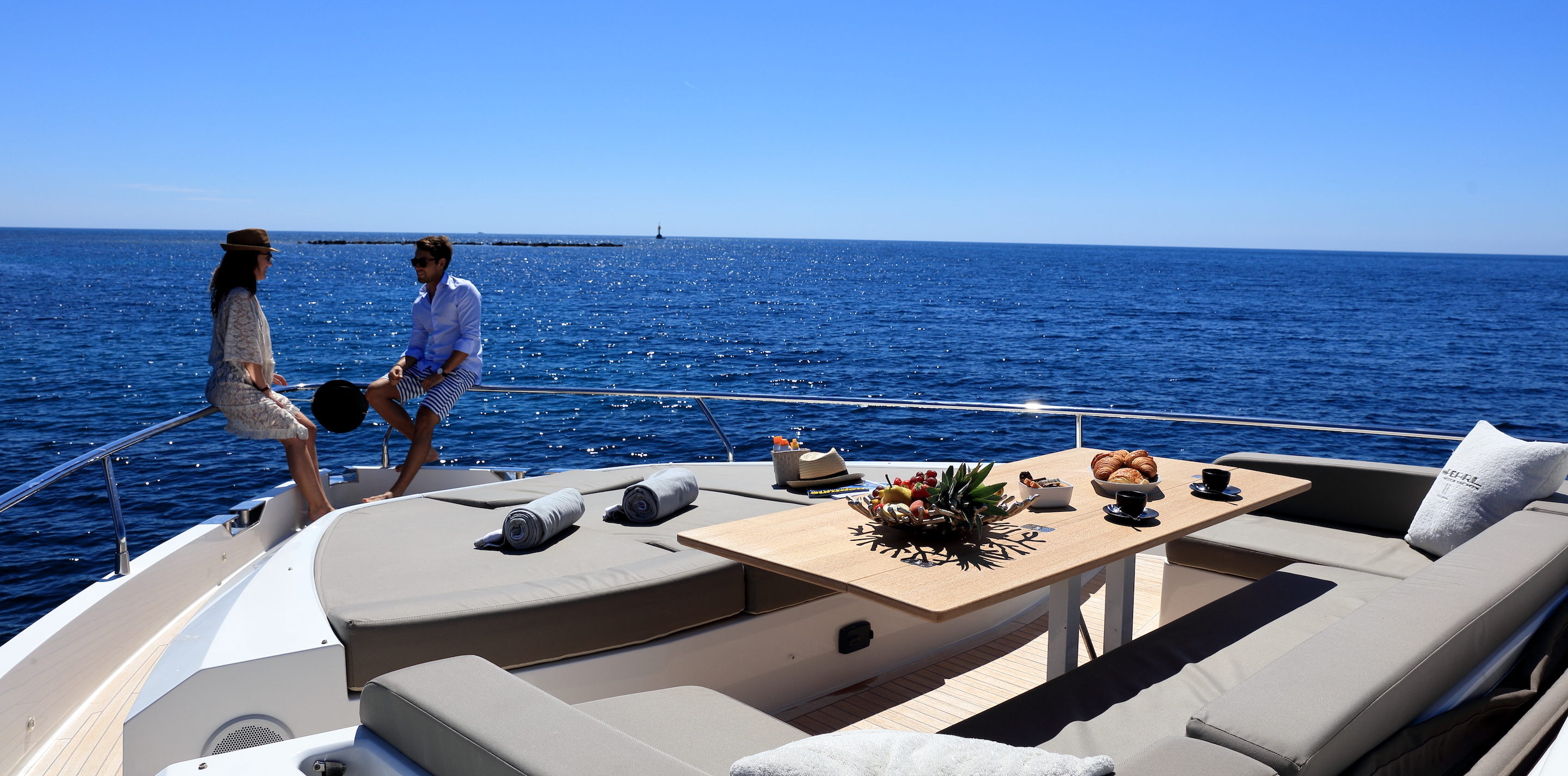 SUMMER BREEZE Motor Yacht Couple Romantic Honeymoon 