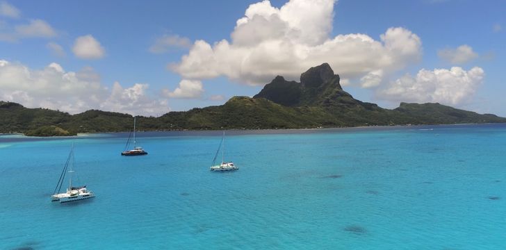 Sailing Bora Bora 