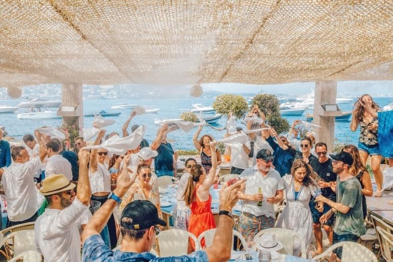 Party at La Guérite