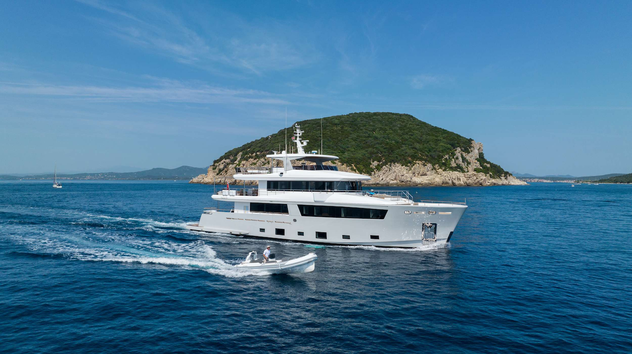 Motor Yacht in Tavolara
