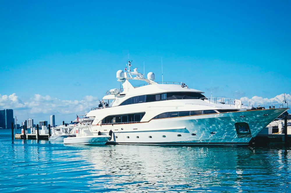 Luxury Crewed Motor Yachts in Panamaa