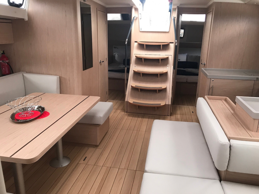 Charter Yacht Beneteau Oceanis 51.1