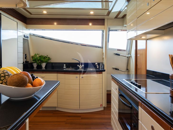 ESTIA YI - galley ESTIA YI - galley
