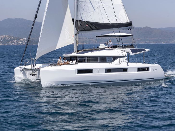 Lagoon 51 - Sailing side view Lagoon 51 - Sailing side view