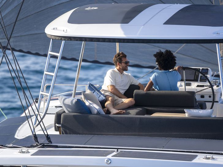 Lagoon 51 - Flybridge Lagoon 51 - Flybridge