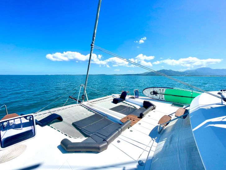 PAPILLON Nautitech 46 Fly - foredeck bronzing area PAPILLON Nautitech 46 Fly - foredeck bronzing area
