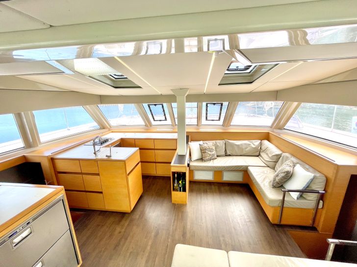 PAPILLON Nautitech 46 Fly - saloon and galley PAPILLON Nautitech 46 Fly - saloon and galley