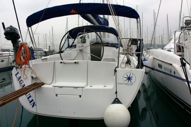 Charter Yacht Hanse 370 - 3 Cabins - Trogir