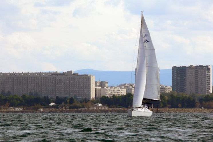 Charter Yacht Hanse 370 - 3 Cabins - Trogir