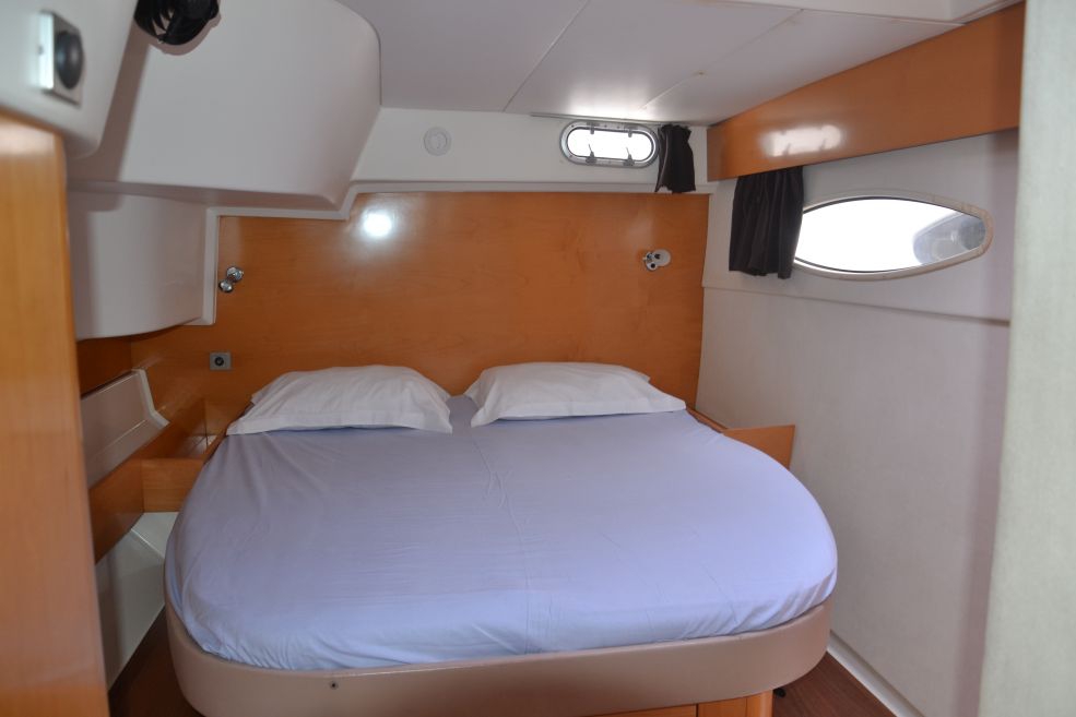 Charter Yacht Fountaine Pajot Salina 48