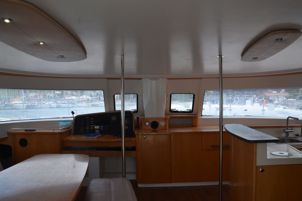 Charter Yacht Fountaine Pajot Salina 48