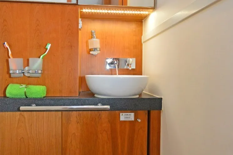 Charter Yacht IKTINOS