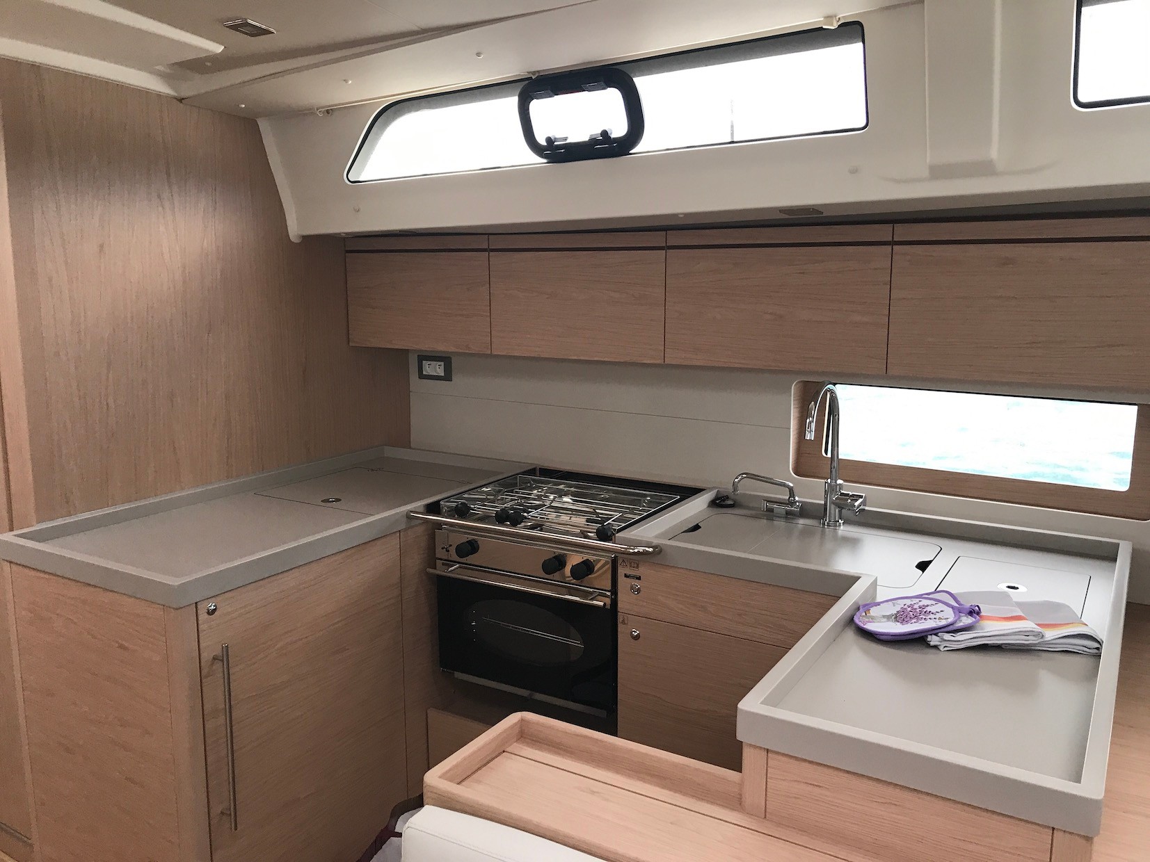 Charter Yacht Beneteau Oceanis 51.1
