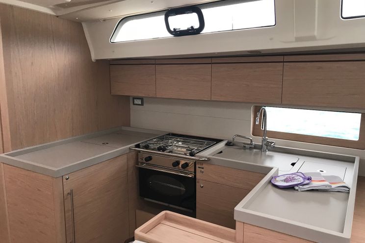Charter Yacht Beneteau Oceanis 51.1
