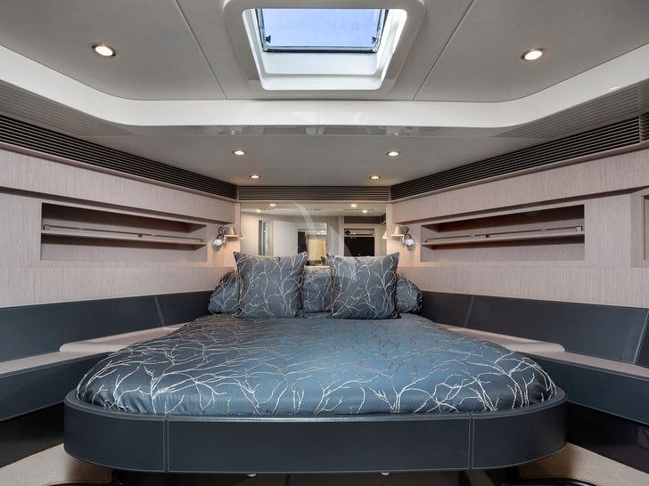 VANQUISH II cabin VANQUISH II cabin