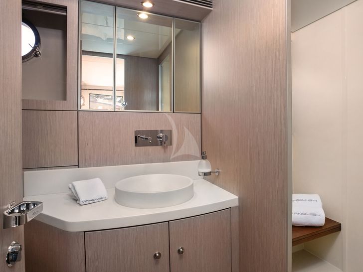 VANQUISH II ensuite