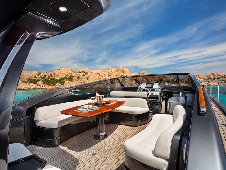 VANQUISH II aft VANQUISH II aft