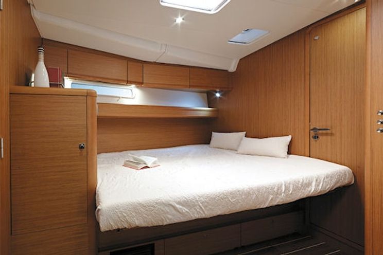 Charter Yacht Jazz Me Blue