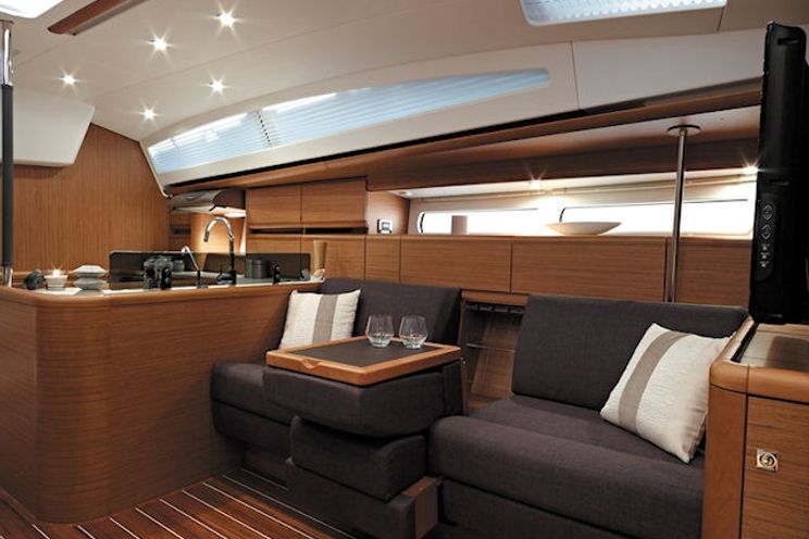 Charter Yacht Jazz Me Blue