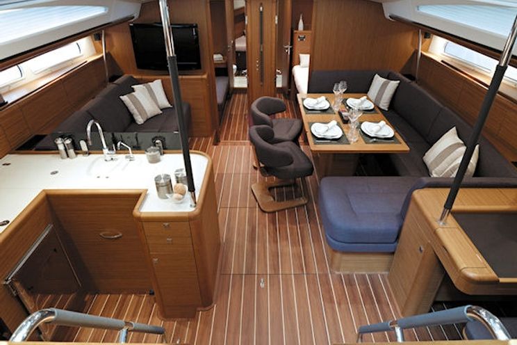 Charter Yacht Jazz Me Blue