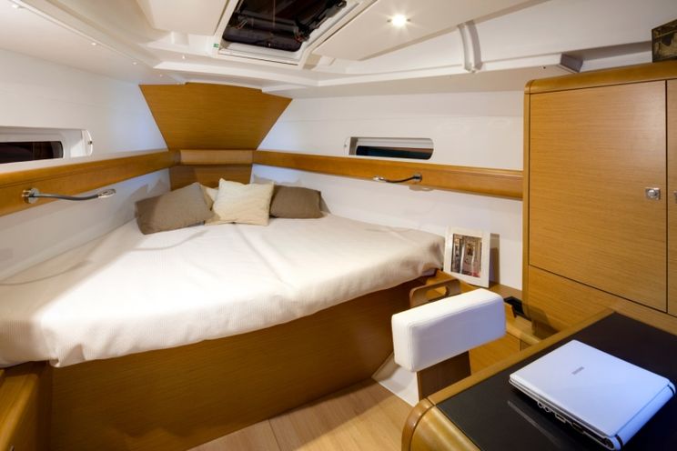Charter Yacht Jeanneau 409 - 2 Cabins - Annapolis
