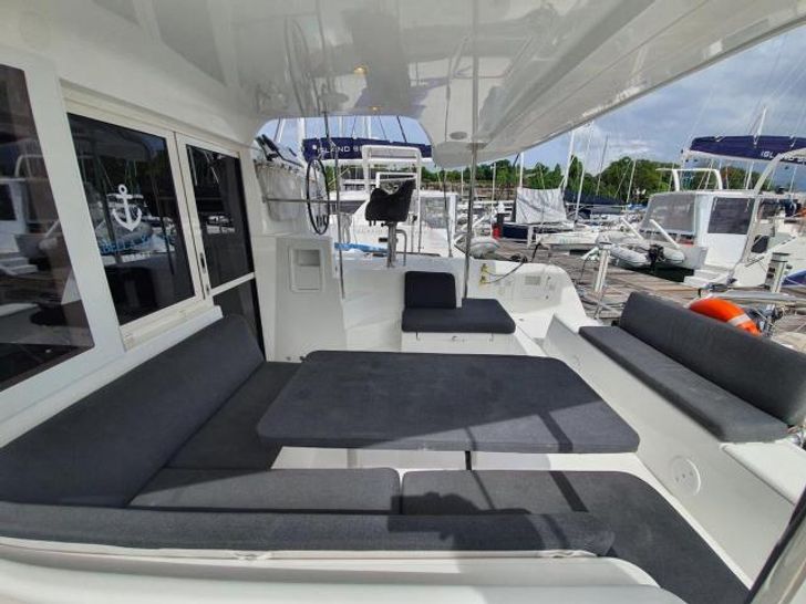 Lounge to the rear Lounge to the rear