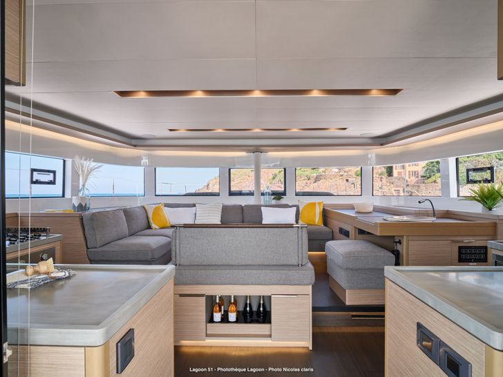 Lagoon 51 - Saloon Lagoon 51 - Saloon