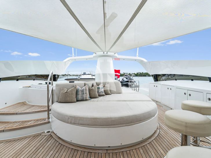 INVICTUS Palmer Johnson 123 - flybridge sunbathing area INVICTUS Palmer Johnson 123 - flybridge sunbathing area