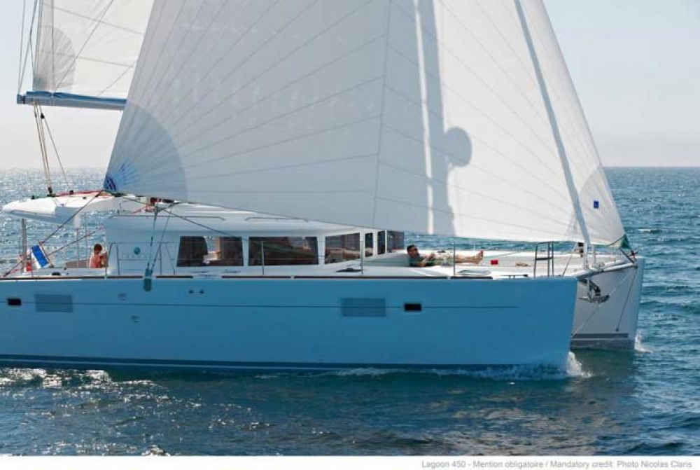 Under sail side view