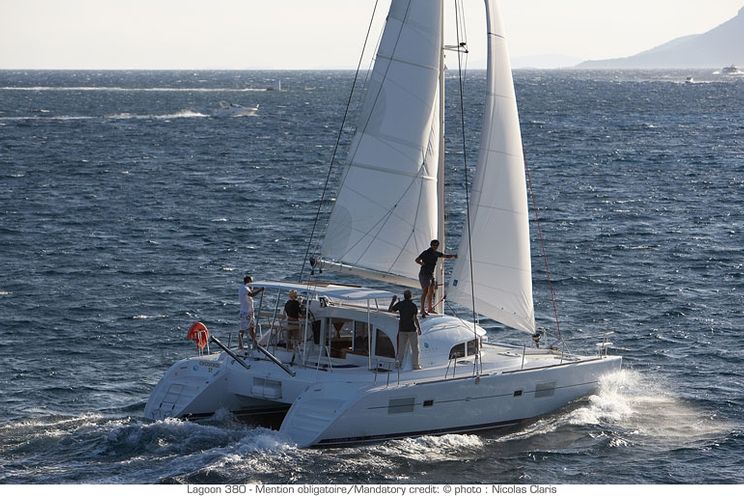 Charter Yacht Lagoon 380 - 4 Cabins - 2013 - Tortola