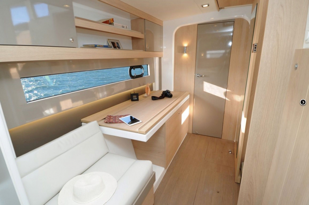 Charter Yacht LU CASA - Bali 4.1 - 3 Cabins - Newport - Nassau