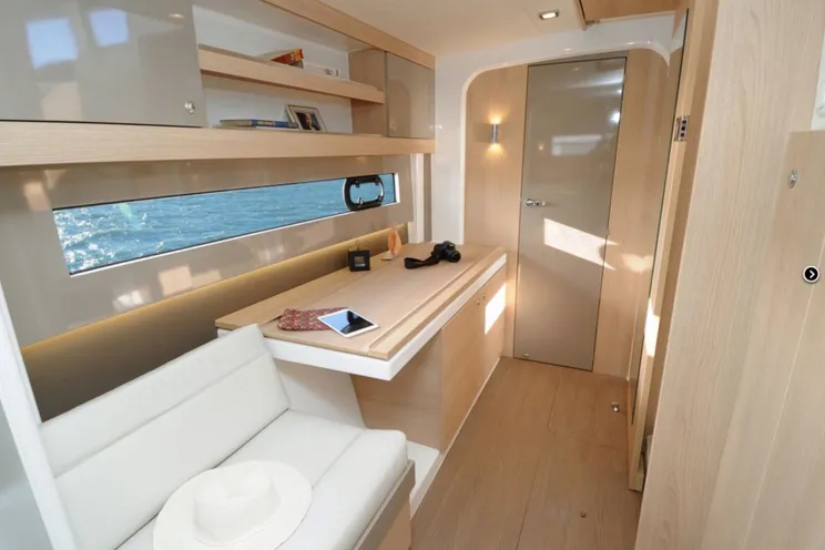 Charter Yacht LU CASA - Bali 4.1 - 3 Cabins - Newport - Nassau