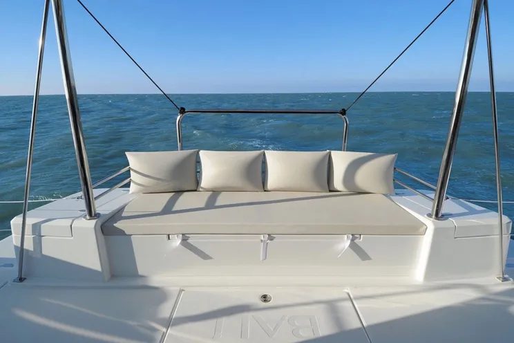 Charter Yacht LU CASA - Bali 4.1 - 3 Cabins - Newport - Nassau