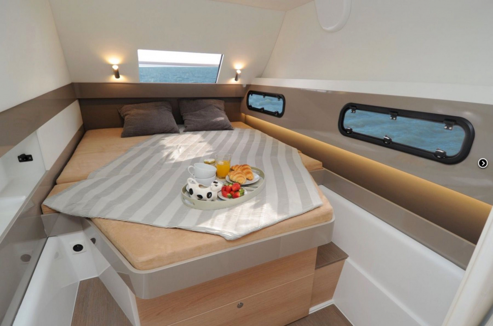 Charter Yacht LU CASA - Bali 4.1 - 3 Cabins - Newport - Nassau