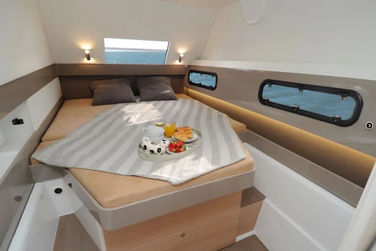 Charter Yacht LU CASA - Bali 4.1 - 3 Cabins - Newport - Nassau