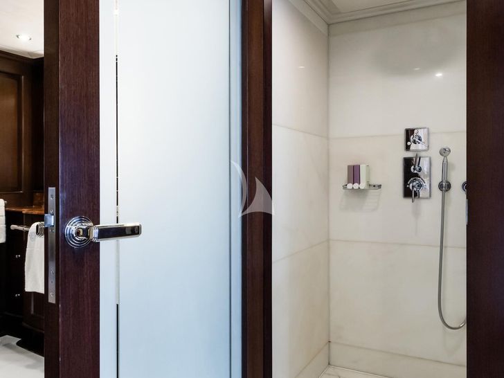 MAXIMILIAN MMIV Sunrise 45 master cabin shower area MAXIMILIAN MMIV Sunrise 45 master cabin shower area