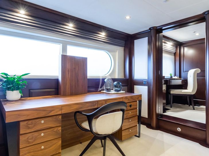 MAXIMILIAN MMIV Sunrise 45 master cabin study area MAXIMILIAN MMIV Sunrise 45 master cabin study area