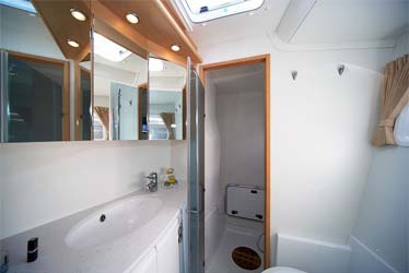 Charter Yacht MANUTEA