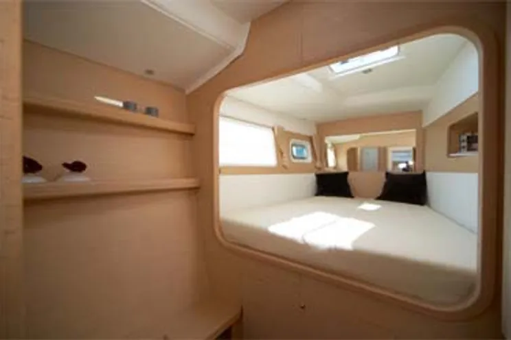 Charter Yacht MANUTEA